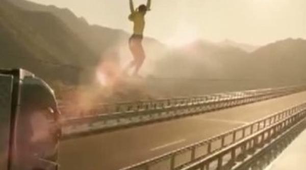 vezi cea mai periculoasa cascadorie din lume