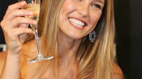 dani alves si bar refaeli noul cuplu la moda din spania