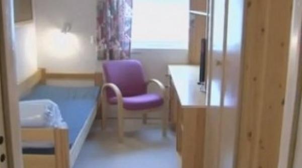 in ce conditii va sta breivik criminalul care a ucis 77 de oameni video