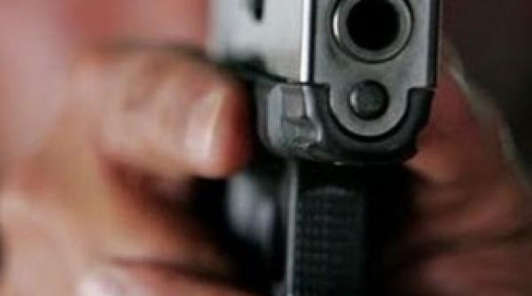 franta politisti impuscati in urma unei incaierari