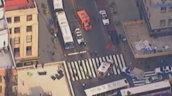 new york gloantele politiei au cauzat ranirea a noua persoane