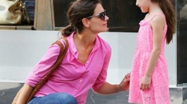 tom cruise ii va plati pensie alimentara de 27 000 de euro fiicei sale