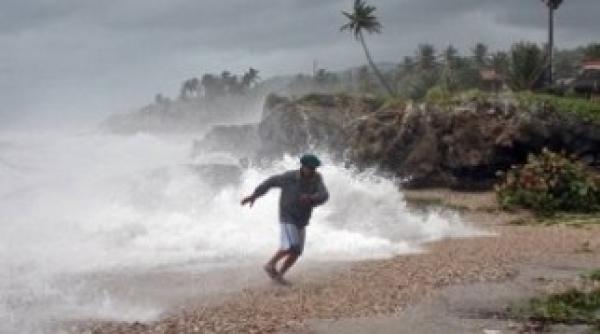 furtuna tropicala isaac a facut ravagii in haiti se indreapta spre sua
