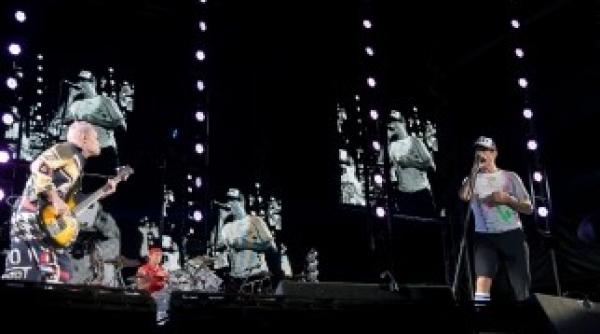 spectacol de exceptie pe arena nationala red hot chilli peppers si a incantat publicul