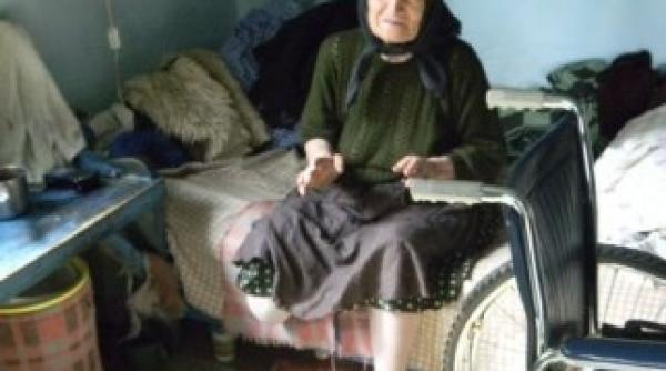 o batrana si a pastrat piciorul amputat in pod timp de 13 ani