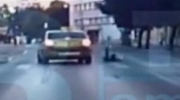 taximetrist palmuit dupa ce a lovit o tanara cu masina video