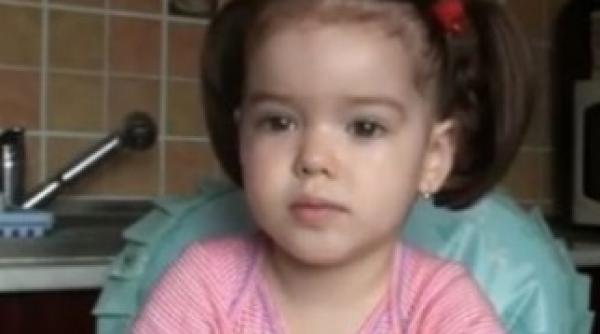 fetita care face furori pe internet la doi ani recita tot luceafarul