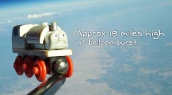 a trimis jucaria fiului sau in spatiu si a filmat tot cel mai iubit tata