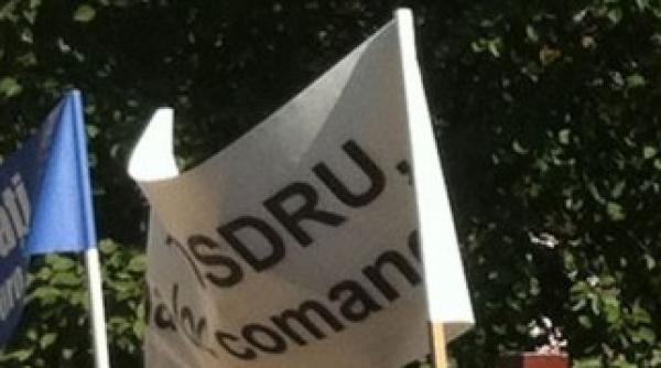 scandalul posdru iese in strada miting al beneficiarilor in fata ministerului de finante