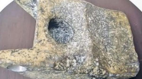 monument funerar roman vechi de 2 000 de ani recuperat din raul mures