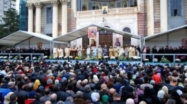 de sfanta parascheva peste 200 000 de pelerini sunt asteptati la iasi