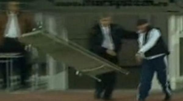 nicolae manea a aruncat cu o targa dupa arbitru