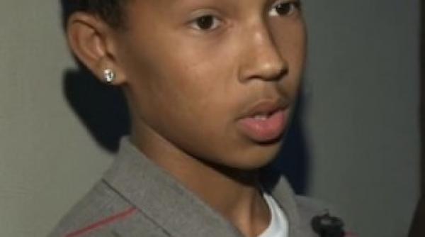 sua pedeapsa ciudata pentru ca s au uitat la o poza indecenta cu profesoara lor