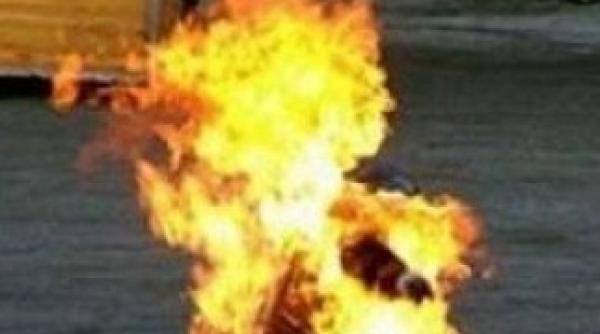 un roman s a autoincendiat in fata presedintiei italiei