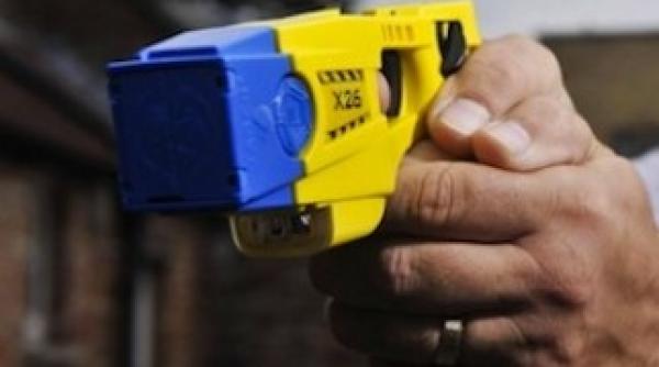 gafa orb atacat de un politist britanic din cauza bastonului