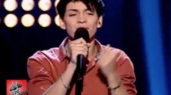 vocea romaniei robert carlet primul artist care plange la jumatatea piesei