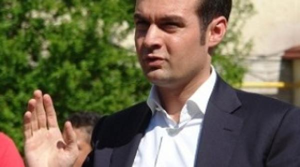 chereches nu putem trimite turisti in parlament