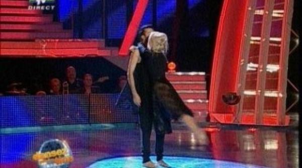 laura cosoi si a aratat chilotii la dansez pentru tine