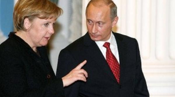 pussy riot motivul unui schimb dur de replici intre putin si merkel