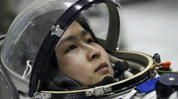 povestile femeilor care au ajuns in spatiu