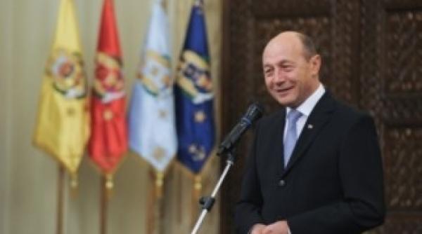 basescu 1 decembrie ne prinde dezbinati