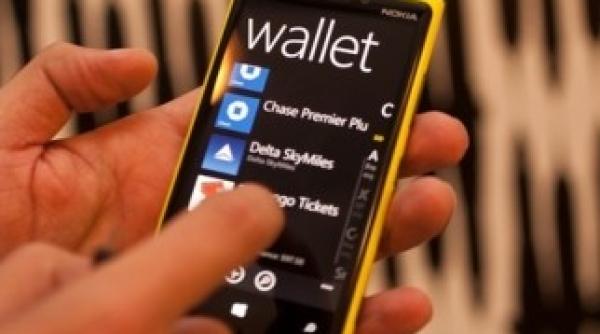 nokia lanseaza un nou smatrphone bazat pe sistemul de operare windows