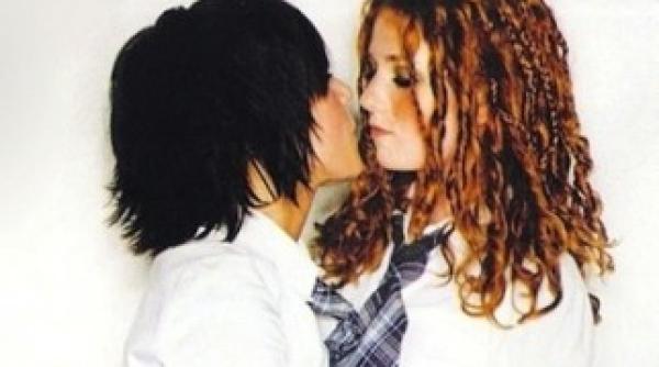 dezvaluiri despre orientarea sexuala a fetelor de la t a t u invitate la vocea romaniei