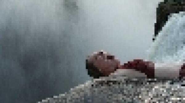 ai avea curajul sa faci baie cu un picior in prapastie galerie foto