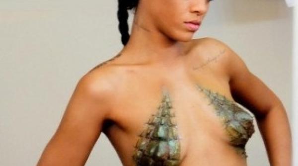 rihanna aprinde imaginatia fanilor cu o poza provocatoare
