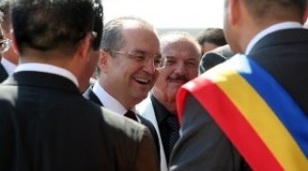 emil boc ponta se lauda cu realizarile guvernelor pdl
