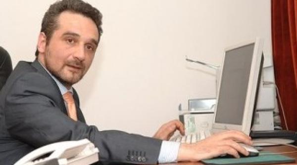 lazaroiu mru si papahagi sunt doua virgule in politica