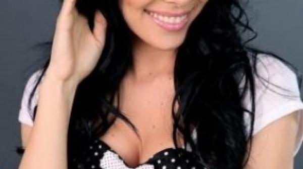 cum arata corina caragea in adolescenta