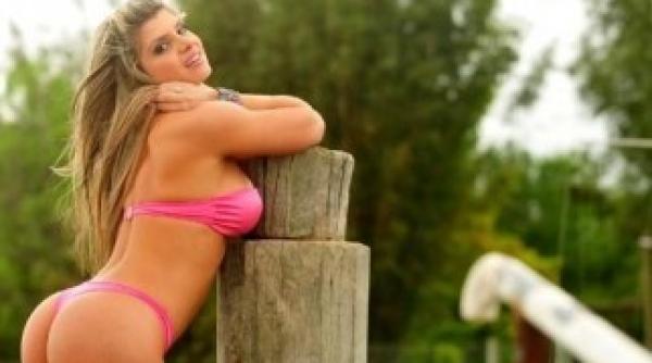 femeia care se lauda cu un posterior mai sexy decat kim kardashian