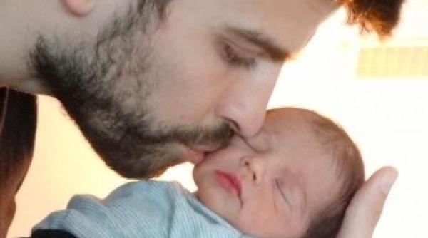 shakira a postat prima fotografie in care se vede chipul bebelusului milan