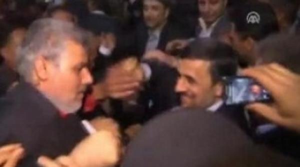 mahmoud ahmadinejad atacat cu un pantof in egipt video