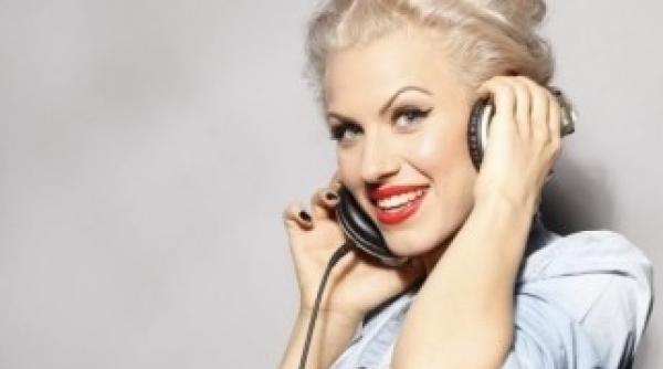 o cantareata din romania pe aceeasi scena cu adele pittbull si davit guetta