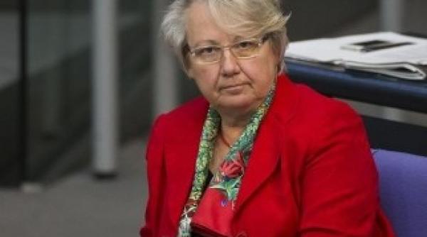 ministrul german al educatiei a demisionat in urma acuzatiilor de plagiat