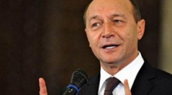 basescu la fote ar trebui sa fie cei ce au fost injurati pentru infrastructura creata