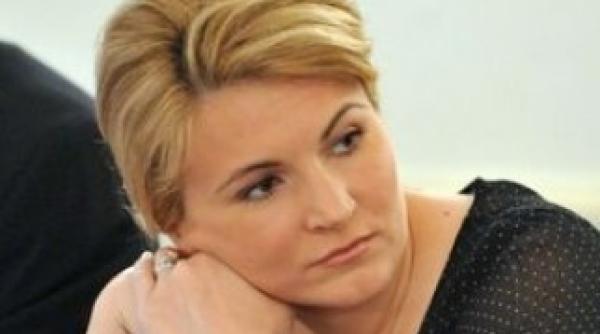 andreea paul a semnat motiunea blaga