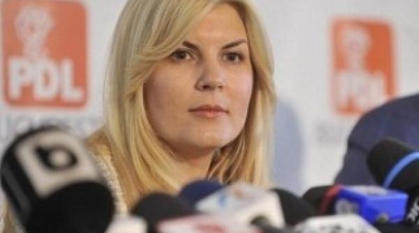 elena udrea vrea sa primeasca un martisor de la domni pe 23 martie