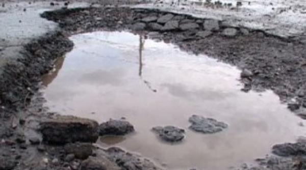 cat vrea sa cheltuie cnadnr pentru gropile din asfalt