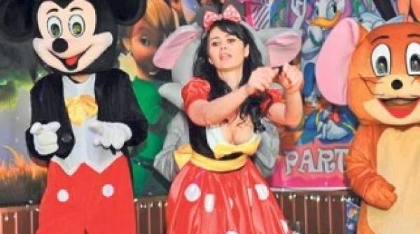 viceprimarul din targu jiu sexy la o petrecere pentru copii