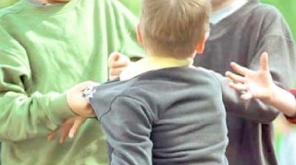 educatia in scoli violenta furt si absente in crestere dramatica