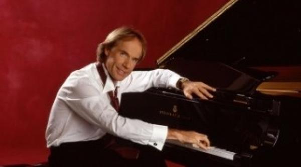 clayderman cel mai popular pianist canta la sala palatului