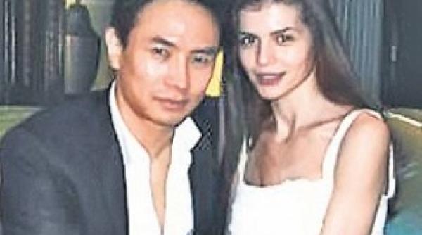 cine este mr pink iubitul monicai gabor