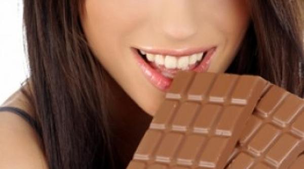 ciocolata poate preveni accidentele vasculare cerebrale