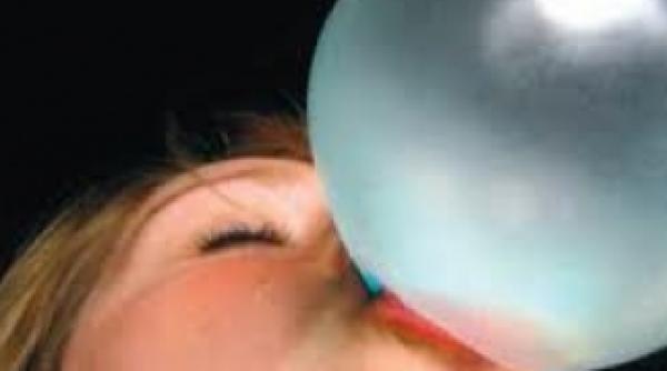 mestecatul gumei imbunatateste unele performante cerebrale