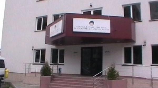 gata de doi ani singurul centru de specialitate pentru cei 10 000 de copii autisti din tara e nefunctional din cauza unor avize 2
