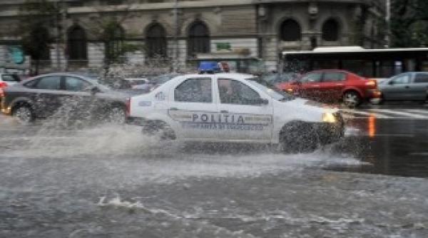 cod portocaliu de inundatii si cod galben de vant pentru mai multe judete din tara