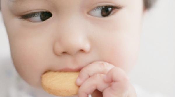 fetita de trei ani in coma dupa ce a mancat un pachet de biscuiti